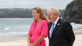 Summit G7: Boris Johnson s manželkou Carrie v Cornwallu hostili lídry skupiny G7.