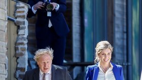 Summit G7: Boris Johnson s manželkou Carrie v Cornwallu hostili lídry skupiny G7.