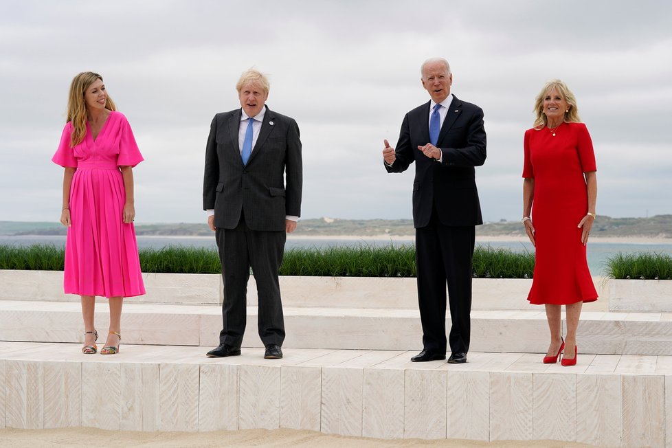 Summit G7: Boris Johnson s manželkou Carrie v Cornwallu hostili lídry skupiny G7.