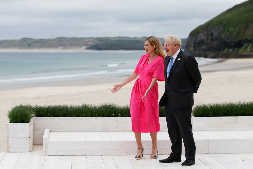 Summit G7: Boris Johnson s manželkou Carrie v Cornwallu hostili lídry skupiny G7.