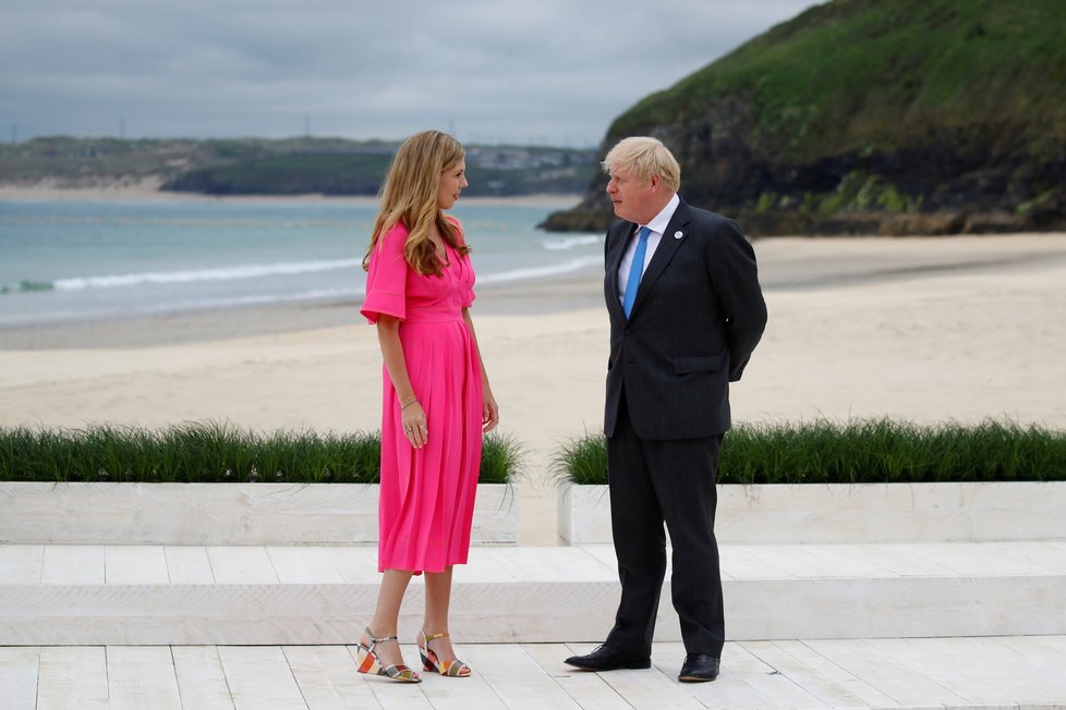 Summit G7: Boris Johnson s manželkou Carrie v Cornwallu hostili lídry skupiny G7.