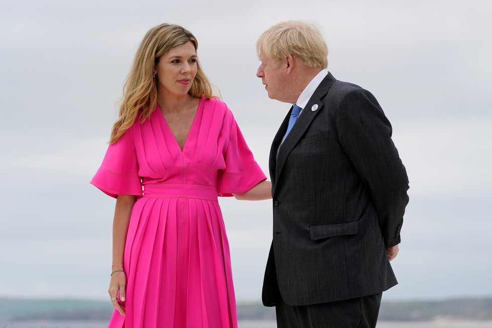 Summit G7: Boris Johnson s manželkou Carrie v Cornwallu hostili lídry skupiny G7.