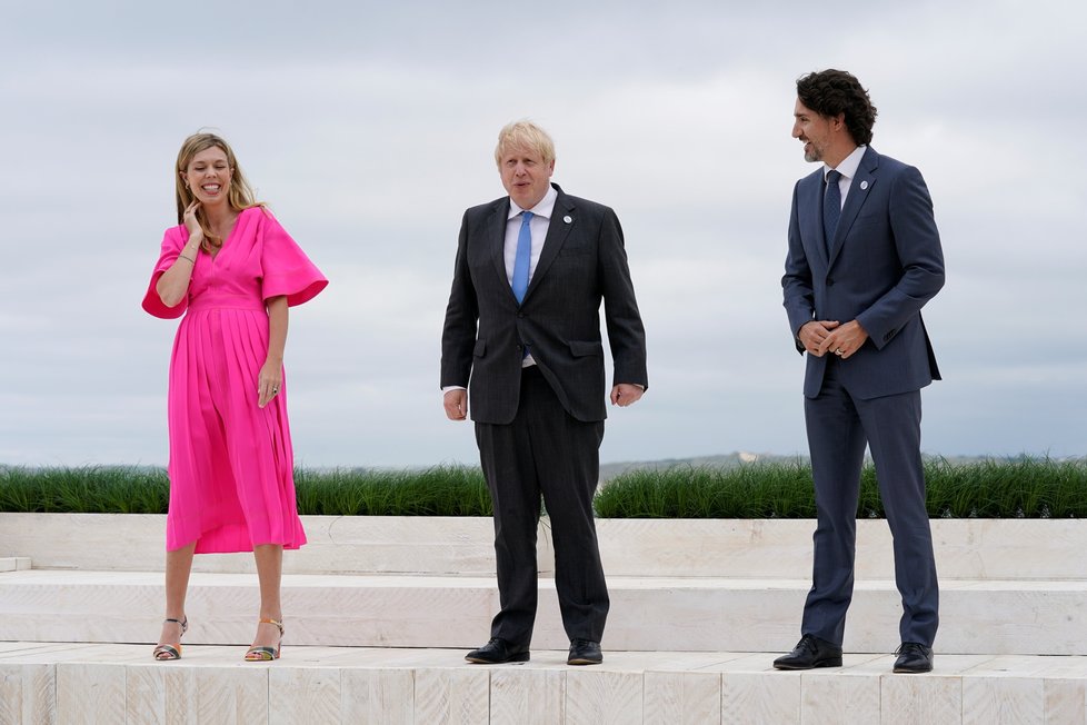 Summit G7: Boris Johnson s manželkou Carrie v Cornwallu hostili lídry skupiny G7.