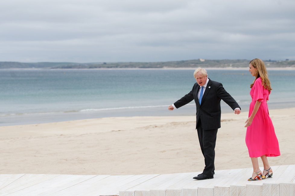 Summit G7: Boris Johnson s manželkou Carrie v Cornwallu hostili lídry skupiny G7.