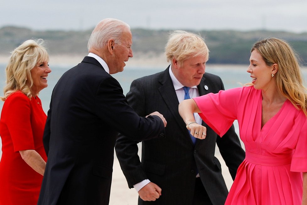 Summit G7: Boris Johnson s manželkou Carrie v Cornwallu hostili lídry skupiny G7.