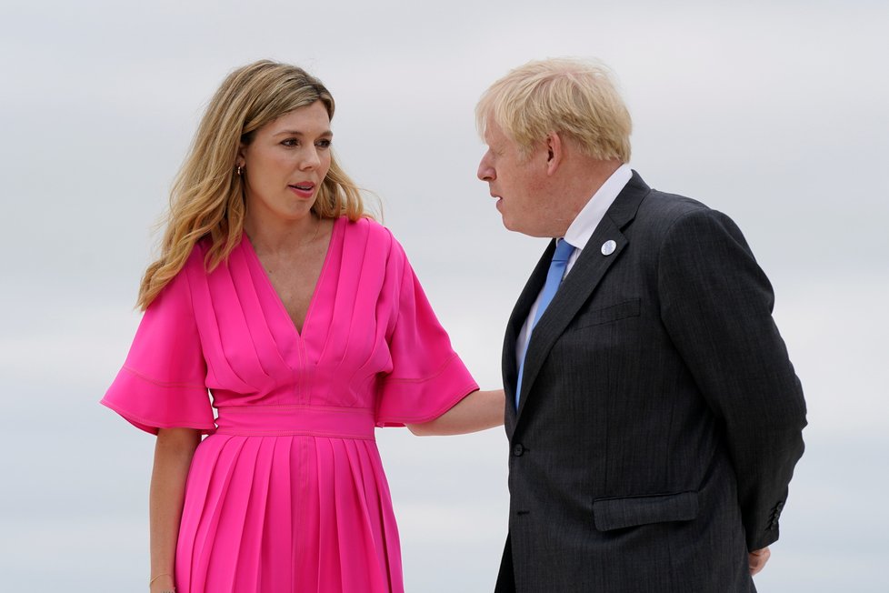 Summit G7: Boris Johnson s manželkou Carrie v Cornwallu hostili lídry skupiny G7.