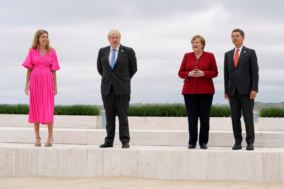 Summit G7: Boris Johnson s manželkou Carrie v Cornwallu hostili lídry skupiny G7.