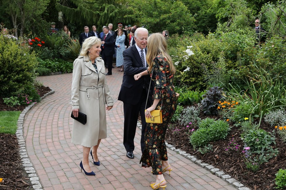 Summit G7: Boris Johnson s manželkou Carrie v Cornwallu hostili lídry skupiny G7.