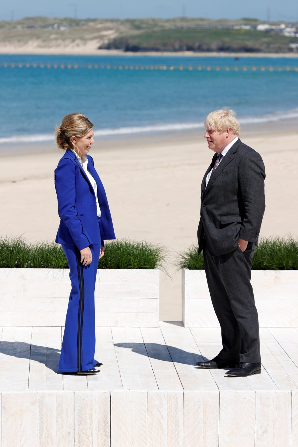 Britský ministerský předseda Boris Johnson se svou manželkou Carrie Johnsonovou na summitu G7 v anglickém Cornwallu (12. 6. 2021)