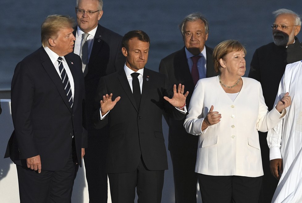 Summit G7 projednával obchodní války i krizi kolem Íránu: Americký prezident Donald Trump, francouzský prezident Emmanuel Macron a německá kancléřka Angela Merkelová (26. 8. 2019)