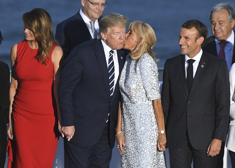 Summit G7 projednával obchodní války i krizi kolem Íránu: Prezidentské páry USA a Francie (26. 8. 2019).