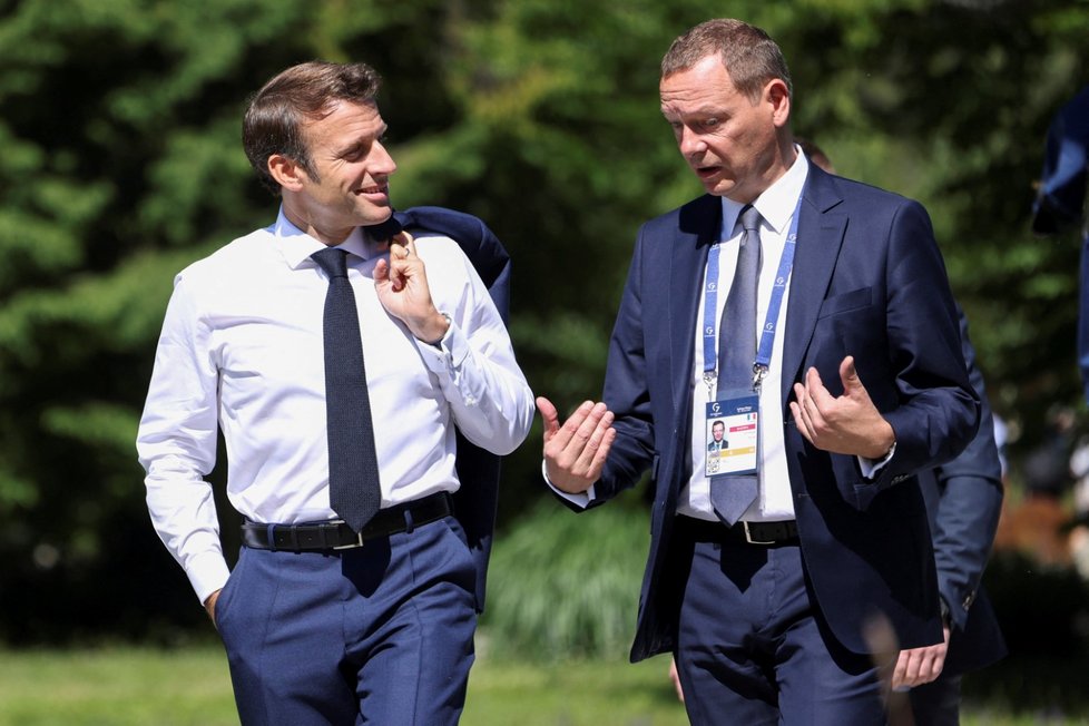 Francouzský prezident Emmanuel Macron na summitu G7 (26.6.2022)