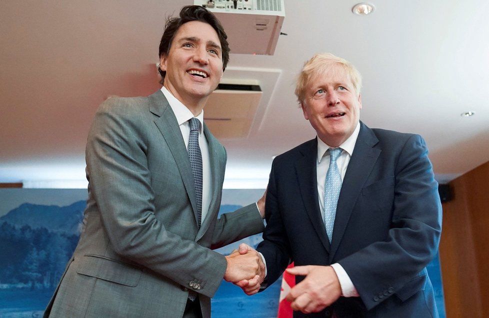 Kanadský premiér Justin Trudeau a britský premiér Boris Johnson na summitu G7 (26.6.2022)