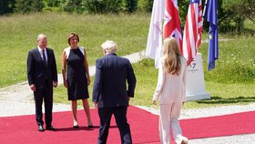 Summit G7 v Německu: Kacnléř Scholz s manželkou a Johnsonovi