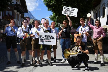Protesty na summitu G7 (26.6.2022)