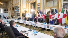 Summit G7 v Británii: Rozhodli o 15 procentní dani ze zisku gigantů typu Facebook či Google