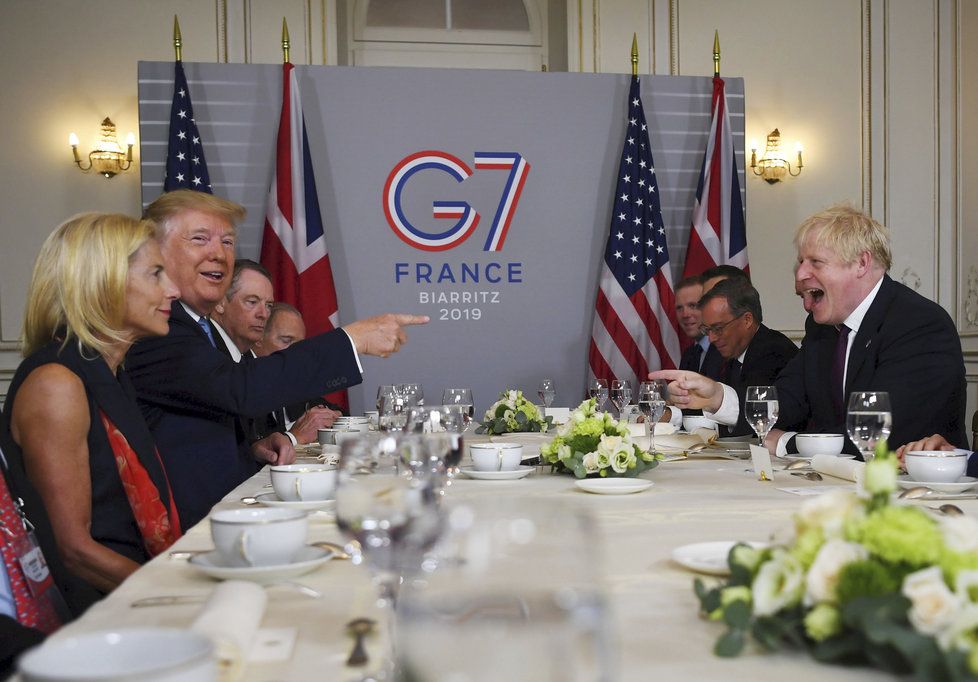 Summit G7 projednával obchodní války i krizi kolem Íránu: Společná večeře (26. 8. 2019)