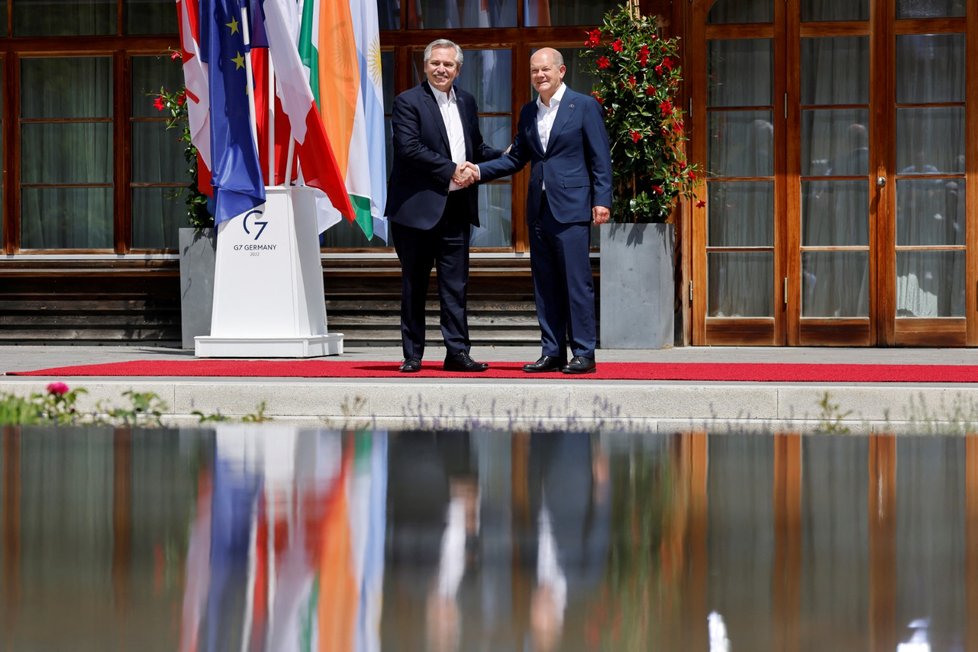Summit G7 - Scholz a argentinský prezident Alberto Fernandez. (27. 6. 2022)