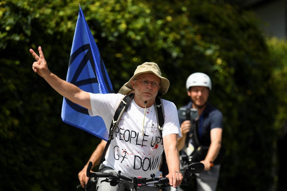 Protesty během summitu G7. (27. 6. 2022)