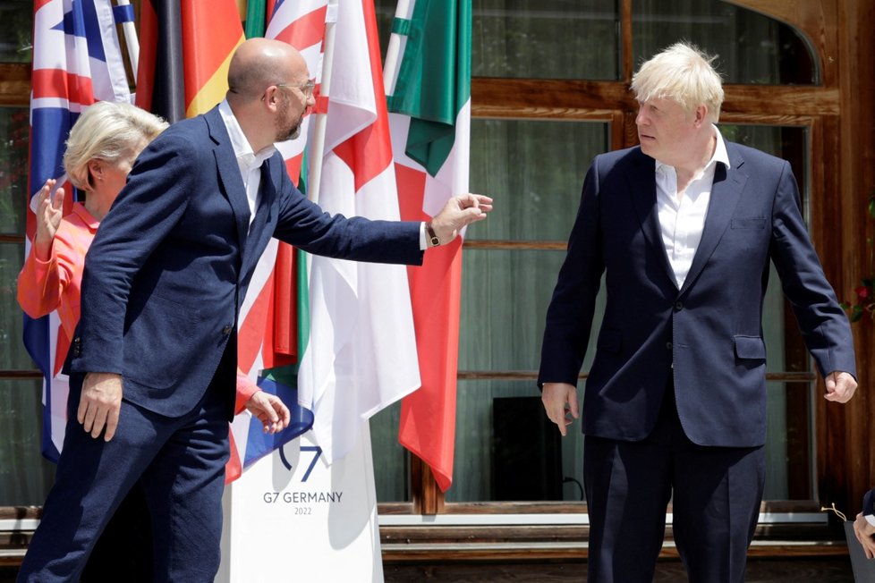 Summit G7 - Charles Michel (vlevo) a Boris Johnson. (27. 6. 2022)