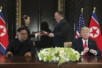 „USA získaly všechno.“ Trump si libuje nad smlouvou s Kimem, mají si volat