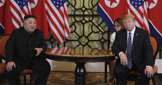Summit zhatil kus papíru: Odevzdejte nám svůj jaderný arzenál, žádal Trump Kima