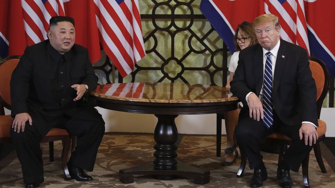 Summit v Hanoji mezi Donaldem Trumpem a Kim Čong-unem pokračuje. Hlavním tématem je denuklearizace, (28.02.2018)