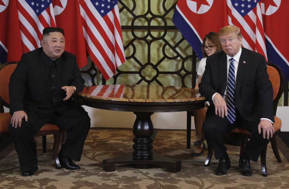 Summit v Hanoji mezi Donaldem Trumpem a Kim Čong-unem pokračuje. Hlavním tématem je denuklearizace, (28.02.2018)