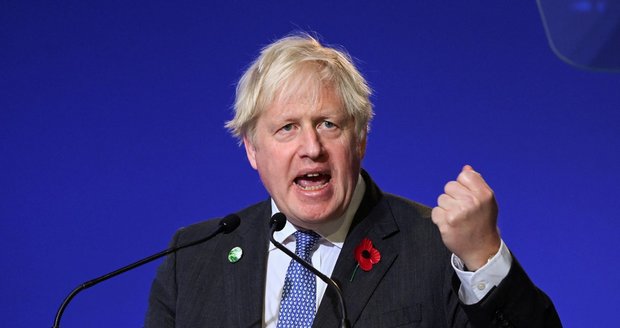 „Neodstoupím!“ Boris Johnson pod tlakem kvůli večírkům odmítal kritiku opozice
