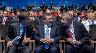 Rutte očekává silný závazek spojenců. Babiš mezitím vysvětluje, proč Česko letos zaostane Rutte očekává silný závazek spojenců. Babiš mezitím vysvětluje, proč Česko letos zaostane