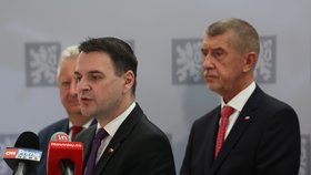 Tiskový brífink před odletem na summit NATO