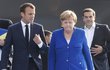 Angela Merkelová, Emmanuel Macron a Alexis Tsipras během summitu NATO v Bruselu
