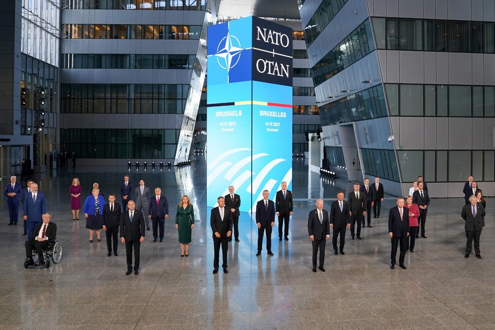Společné focení světových lídrů na summitu NATO v Bruselu (14. 6. 2021)