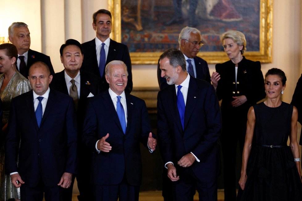 Americký prezident Joe Biden a španělský král Filip VI. na galavečeru na summitu NATO (28. 6. 2022)