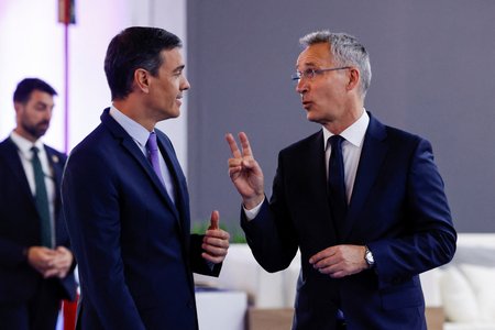 Summit NATO v Madridu: Jens Stoltenberg a španělský premiér Pedro Sánchez