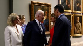 Joe Biden a manželka španělského premiéra Pedra Sancheze. (Summit NATO, 29. 6. 2022)