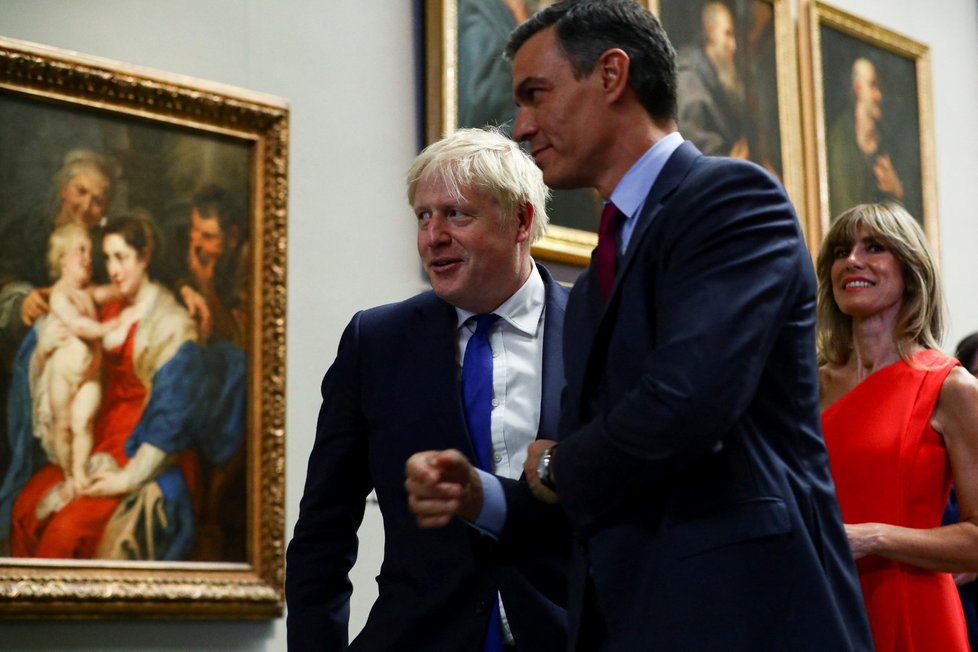 Boris Johnson a španělský premiér Pedro Sanchez. (Summit NATO, 29. 6. 2022)