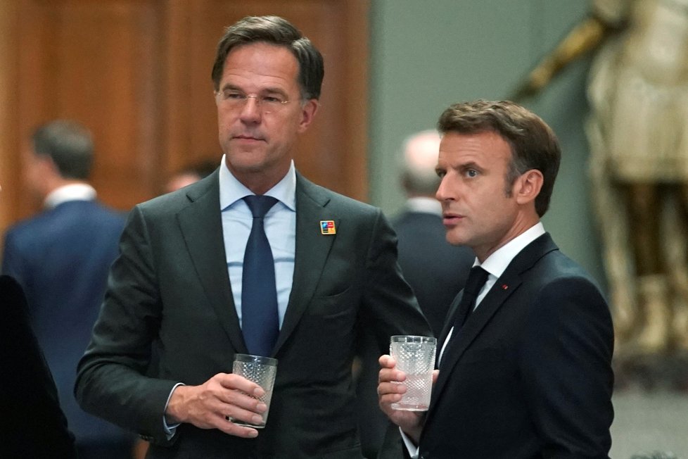 Holandský premiér Mark Rutte a Macron. (Summit NATO, 29. 6. 2022)