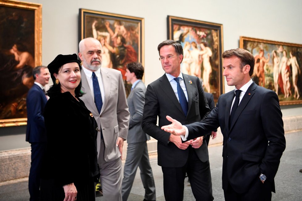 Albánský premiér Edi Rama (zleva), holandský premiér Rutte a Macron. (Summit NATO, 29. 6. 2022)