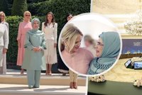 Summit NATO očima manželek: Růžová Monika, selfie Macronové i speciální program