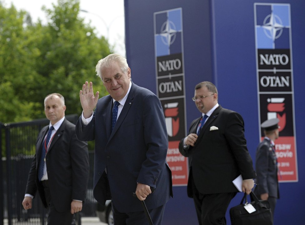 Summit NATO ve Varšavě: Miloš Zeman při příchodu