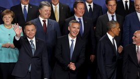 Summit NATO ve Varšavě: Příprava na společné foto