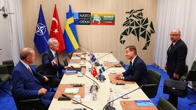 Jednání ve Vilniusu předs summitem NATO: Šéf NATO Stolteberg, turecký prezident Erdogan a šévdský premiér Ulf Kristersson