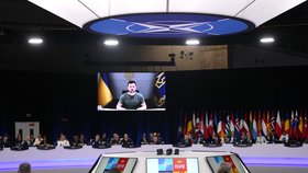 Ukrajinský prezident Zelenskyj promluvil přes telemost na summitu NATO (29.6.2022).
