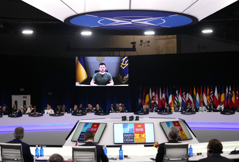 Ukrajinský prezident Zelenskyj promluvil přes telemost na summitu NATO (29.6.2022)