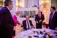 ONLINE Supersummit v Praze: VIP hosté dorazili na Pražský hrad, Zeman v obklopení na hostině