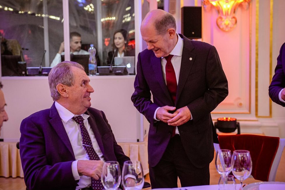 Pražský supersummit 2022: Prezident Miloš Zeman s německým kancléřem Olafem Scholzem  (6. 10. 2022)