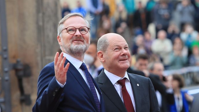 Premiér Petr Fiala (vlevo) s německým kancléřem Olafem Scholzem