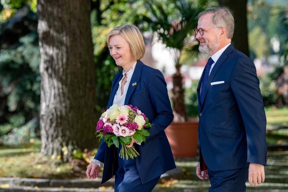 Premiér Petr Fiala (ODS) a britská premiérka Liz Trussová se setkali v Kramářově vile