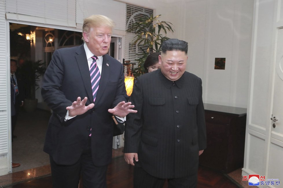 Americký prezident Donald Trump a severokorejský vůdce Kim Čong-un na jednání v Hanoji, (27.02.2019).